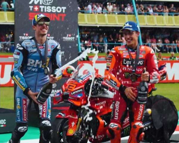 Cerita Emilio Alzamora, Sosok Penting di Balik Kesuksesan Marquez Bersaudara di MotoGP Cerita Emilio Alzamora, Sosok Penting di Balik Kesuksesan Marquez Bersaudara di MotoGP