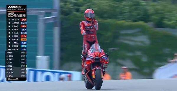 Momen Marc Marquez Selebrasi Aura Farming saat Menangi MotoGP Jerman 2025 Momen Marc Marquez Selebrasi Aura Farming saat Menangi MotoGP Jerman 2025