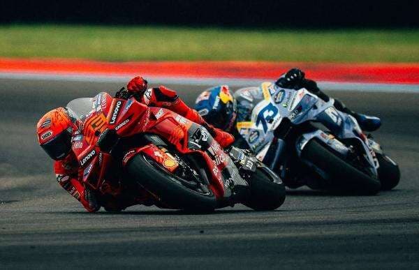 Duel dengan sang Adik di Sprint Race MotoGP Argentina 2025, Marc Marquez: Dia Sangat Cepat Duel dengan sang Adik di Sprint Race MotoGP Argentina 2025, Marc Marquez: Dia Sangat Cepat