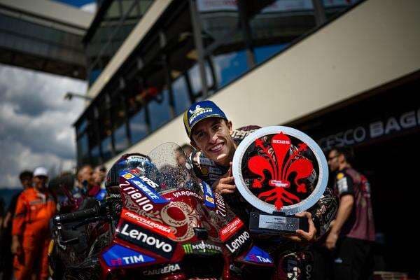 Marc Marquez Sudah Kantongi Bonus Rp26 Miliar dari Ducati di MotoGP 2025 Marc Marquez Sudah Kantongi Bonus Rp26 Miliar dari Ducati di MotoGP 2025