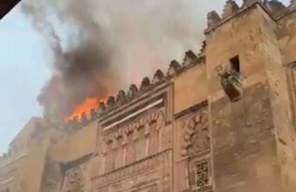Masjid-Katedral Cordoba di Spanyol Terbakar Masjid-Katedral Cordoba di Spanyol Terbakar