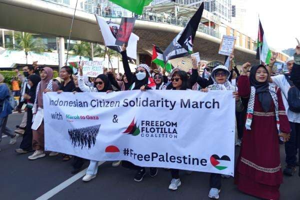 Massa Aksi Bela Palestina Longmarch di CFD dari Kedubes AS hingga Mesir Massa Aksi Bela Palestina Longmarch di CFD dari Kedubes AS hingga Mesir