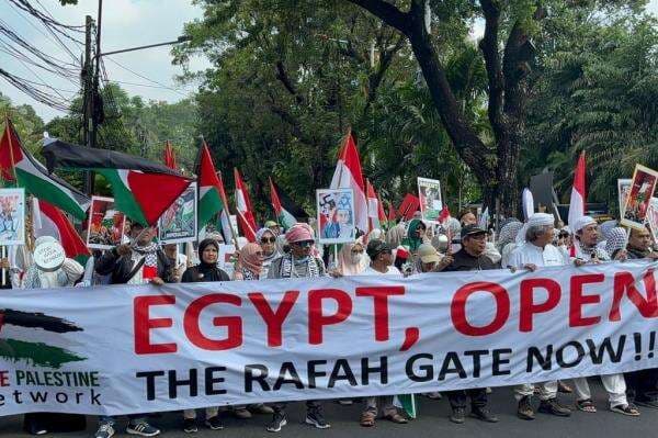 Aksi Bela Palestina di Kedubes Mesir, Massa Tuntut Buka Perbatasan Rafah Aksi Bela Palestina di Kedubes Mesir, Massa Tuntut Buka Perbatasan Rafah