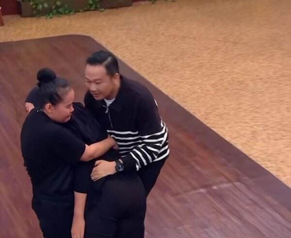 Momen Malrani Pingsan Gegara 4 Peserta MasterChef Indonesia Season 12 Pulang karena Gagal di Pressure Test Momen Malrani Pingsan Gegara 4 Peserta MasterChef Indonesia Season 12 Pulang karena Gagal di Pressure Test