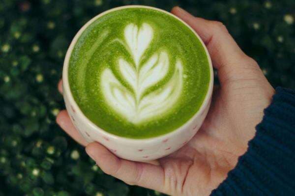 Matcha Latte Seenak Kafe? Cuma Butuh 3 Bahan Ini di Rumah! Matcha Latte Seenak Kafe? Cuma Butuh 3 Bahan Ini di Rumah!