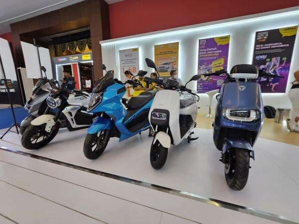 Mati Suri di Tengah Jalanan Hijau? Penjualan Motor Listrik Terjungkal Tanpa Subsidi Pemerintah Mati Suri di Tengah Jalanan Hijau? Penjualan Motor Listrik Terjungkal Tanpa Subsidi Pemerintah