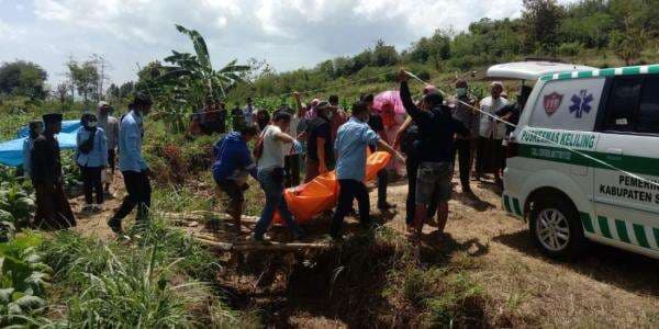 Mayat di Tengah Sawah Bikin Heboh Warga Sumenep, Korban Sempat Ditelfon Seseorang Mayat di Tengah Sawah Bikin Heboh Warga Sumenep, Korban Sempat Ditelfon Seseorang