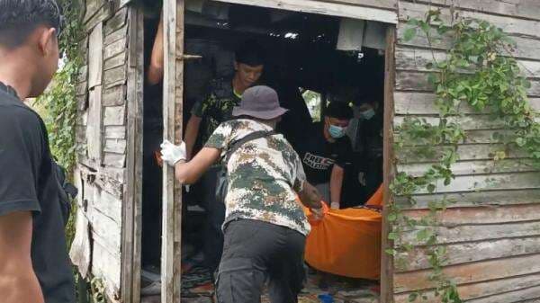 Cium Aroma Tak Sedap, Warga Palangka Raya Digegerkan Temuan Mayat Pria di Rumah Kayu Cium Aroma Tak Sedap, Warga Palangka Raya Digegerkan Temuan Mayat Pria di Rumah Kayu