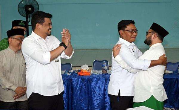 Gubsu Bobby Nasution Mediasi Pemkab Deliserdang dan Al-Washliyah Soal Penggunaan Sekolah dan Proses Belajar Gubsu Bobby Nasution Mediasi Pemkab Deliserdang dan Al-Washliyah Soal Penggunaan Sekolah dan Proses Belajar