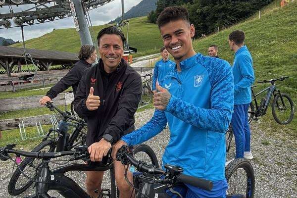 Mees Hilgers Dipastikan Diparkir FC Twente saat Hadapi PSV Eindhoven, Ada Apa? Mees Hilgers Dipastikan Diparkir FC Twente saat Hadapi PSV Eindhoven, Ada Apa?