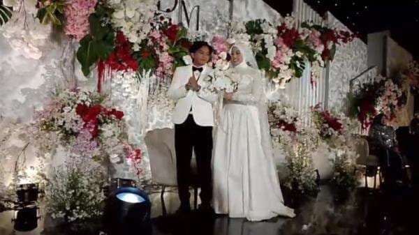 Resepsi Unduh Mantu Megawati dan Dio di Surabaya, Wagub Jatim hingga Pelatih Red Sparks Hadir Resepsi Unduh Mantu Megawati dan Dio di Surabaya, Wagub Jatim hingga Pelatih Red Sparks Hadir