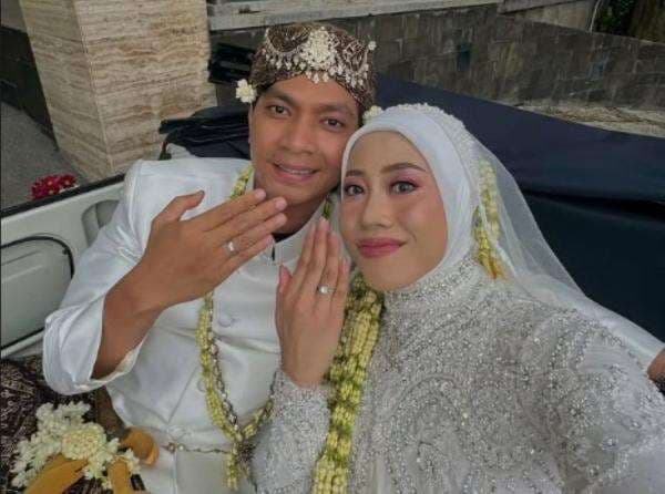 Sah! Megawati Hangestri Resmi Nikah dengan Atlet Finswimming Sah! Megawati Hangestri Resmi Nikah dengan Atlet Finswimming