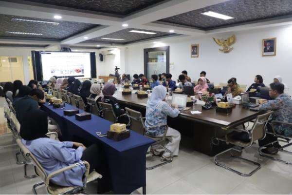 Memahami Diplomasi Ekonomi Indonesia di Pasar Non-Tradisional: Amerika Latin-Kuba dan Suriname Memahami Diplomasi Ekonomi Indonesia di Pasar Non-Tradisional: Amerika Latin-Kuba dan Suriname