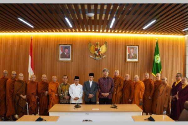 Menag Minta Umat Buddha Tonjolkan Kesakralan saat Waisak 2025 di Candi Borobudur Menag Minta Umat Buddha Tonjolkan Kesakralan saat Waisak 2025 di Candi Borobudur