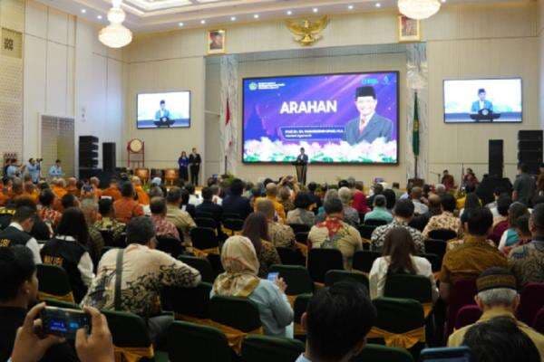 Menag: Universalitas Ajaran Buddhis Jadi Sendi-sendi Kearifan Lokal Dunia Menag: Universalitas Ajaran Buddhis Jadi Sendi-sendi Kearifan Lokal Dunia