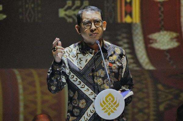 MenbudFadli Zon Bacakan Puisi Untukmu Bung Tomo, Ditulissaat Usia 14 Tahun MenbudFadli Zon Bacakan Puisi Untukmu Bung Tomo, Ditulissaat Usia 14 Tahun