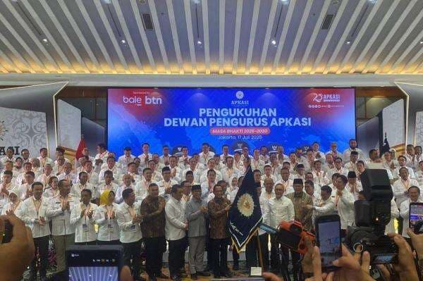 Mendagri Lantik Pengurus Apkasi 2025-2030, Minta Para Bupati Majukan Kabupaten Mendagri Lantik Pengurus Apkasi 2025-2030, Minta Para Bupati Majukan Kabupaten