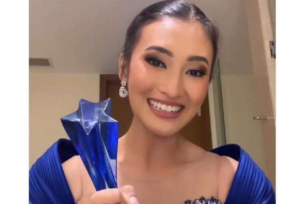 Mendapatkan Piala Beauty With A Purpose Group Asian & Oceania, Monica Kezia: Semoga dengan Kemenangan Ini We Can Be A Miracle To Someone Else Mendapatkan Piala Beauty With A Purpose Group Asian & Oceania, Monica Kezia: Semoga dengan Kemenangan Ini We Can Be A Miracle To Someone Else