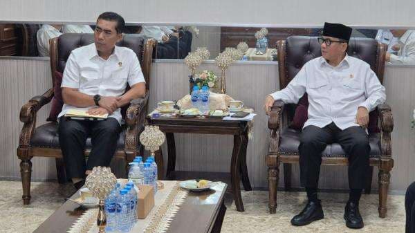 Mendes Temui Kabareskrim, Ungkap Ada Kades Pakai Dana Desa buat Judi Online Mendes Temui Kabareskrim, Ungkap Ada Kades Pakai Dana Desa buat Judi Online