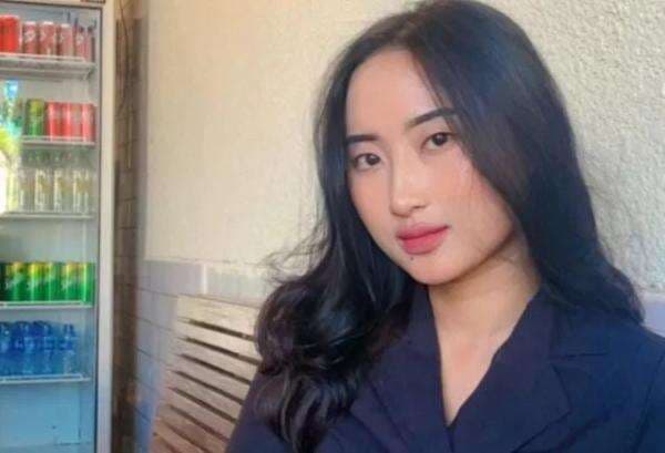 Mengenal Nimas Sabella, Sosok Wanita Cantik yang Viral Usai Diteror Teman SMP Selama 10 Tahun Mengenal Nimas Sabella, Sosok Wanita Cantik yang Viral Usai Diteror Teman SMP Selama 10 Tahun
