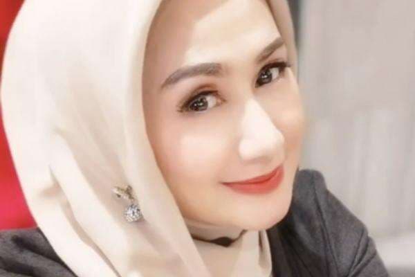 Mengenal Sosok Yuni Indriyati, Mantan Istri Donny Kesuma Mengenal Sosok Yuni Indriyati, Mantan Istri Donny Kesuma