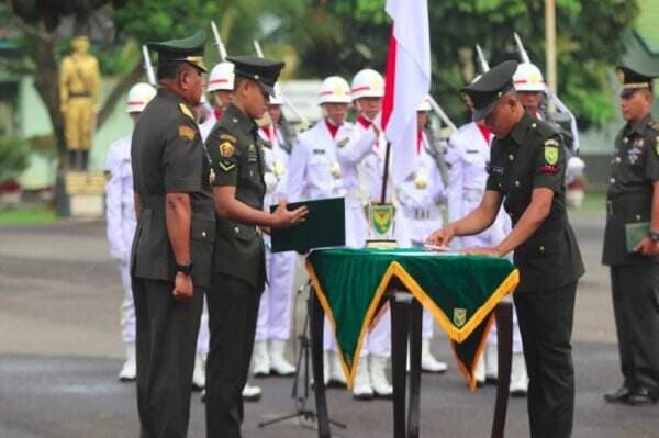 Mengharukan! Doa Orang Tua Antarkan Penyadap Karet jadi Prajurit TNI AD