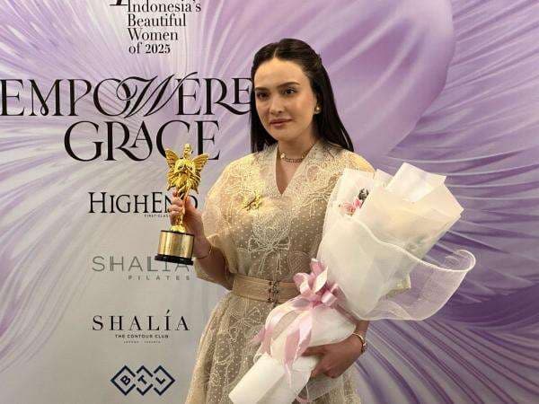 Menginspirasi Wanita, Shandy Aulia Sabet Penghargaan di Indonesia’s Beautiful Women 2025 Menginspirasi Wanita, Shandy Aulia Sabet Penghargaan di Indonesia’s Beautiful Women 2025