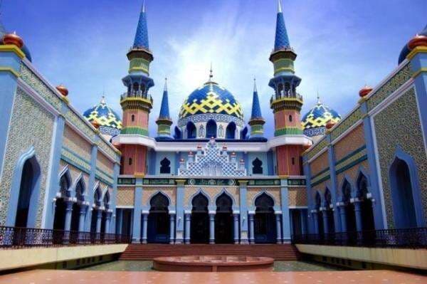 Mengulik Jejak Sejarah Majapahit di Balik Keindahan Masjid Agung Tuban Mengulik Jejak Sejarah Majapahit di Balik Keindahan Masjid Agung Tuban