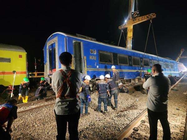 Kemenhub Lakukan Investigasi Insiden KA Argo Bromo Anjlok di Subang Kemenhub Lakukan Investigasi Insiden KA Argo Bromo Anjlok di Subang