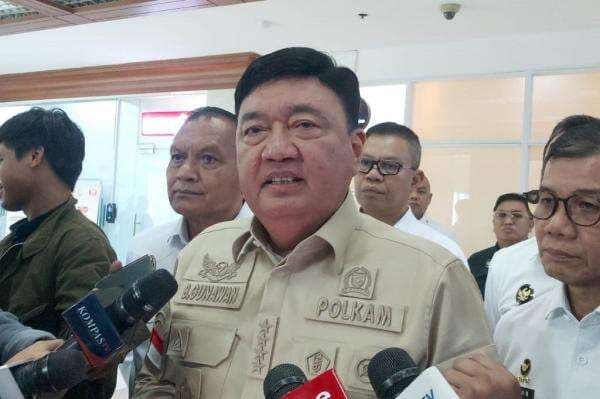 Heboh Pengibaran Bendera One Piece jelang 17 Agustus, Menkopolkam Ingatkan Konsekuensi Pidana Heboh Pengibaran Bendera One Piece jelang 17 Agustus, Menkopolkam Ingatkan Konsekuensi Pidana