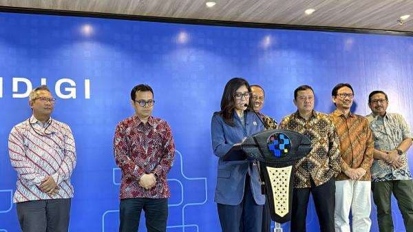 Menkomdigi Minta Tak Ada PHK Usai XLSmart Merger Menkomdigi Minta Tak Ada PHK Usai XLSmart Merger
