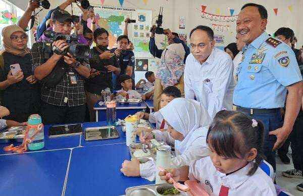 Investasi SDM, Menkop: Tidak Ada Barang Impor di Program Makan Bergizi Gratis Investasi SDM, Menkop: Tidak Ada Barang Impor di Program Makan Bergizi Gratis