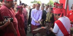 Menparekraf Sandi Uno Buka Festival Semarapura 2024 di Klungkung   