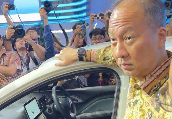 Ketika Menperin Kaget Harga BYD Atto 1 Cuma Rp195 Juta Ketika Menperin Kaget Harga BYD Atto 1 Cuma Rp195 Juta
