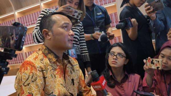 Mensesneg Menangis saat Ceritakan Perjuangan Chelsea, Siswi Sekolah Rakyat Penderita Penyakit Langka Mensesneg Menangis saat Ceritakan Perjuangan Chelsea, Siswi Sekolah Rakyat Penderita Penyakit Langka