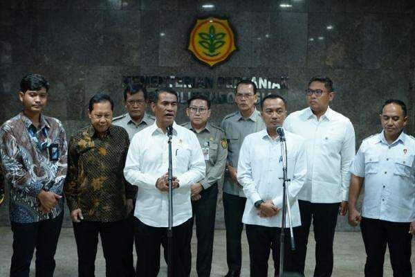 Mentan Amran Berhasil Mediasi Peternak Sapi Perah dan Industri Pengolahan Susu Mentan Amran Berhasil Mediasi Peternak Sapi Perah dan Industri Pengolahan Susu