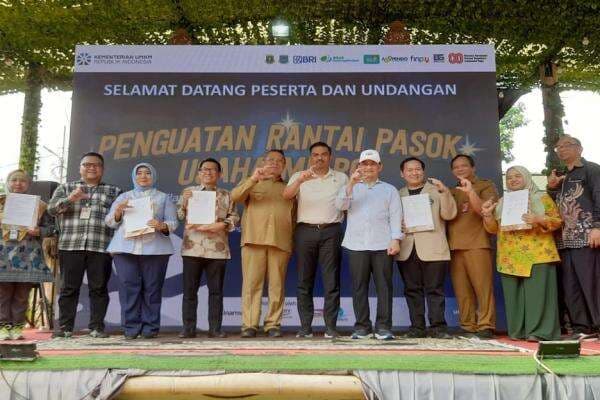 Menteri UMKM Minta Pelaku Usaha Adaptasi dengan Sistem Digital Menteri UMKM Minta Pelaku Usaha Adaptasi dengan Sistem Digital