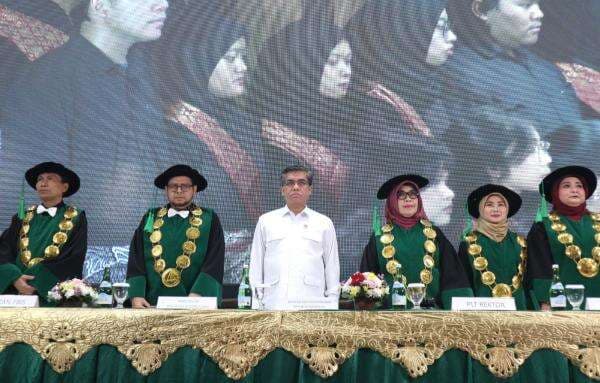 Menteri Yassierli Ajak Wisudawan Universitas Binawan Adaptif Hadapi Persaingan Global Menteri Yassierli Ajak Wisudawan Universitas Binawan Adaptif Hadapi Persaingan Global