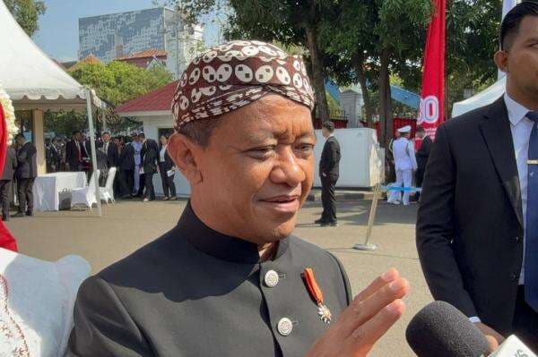 Bahlil Pakai Baju Adat Solo di Istana, Ngaku Tak Ada Kaitan dengan Jokowi Bahlil Pakai Baju Adat Solo di Istana, Ngaku Tak Ada Kaitan dengan Jokowi