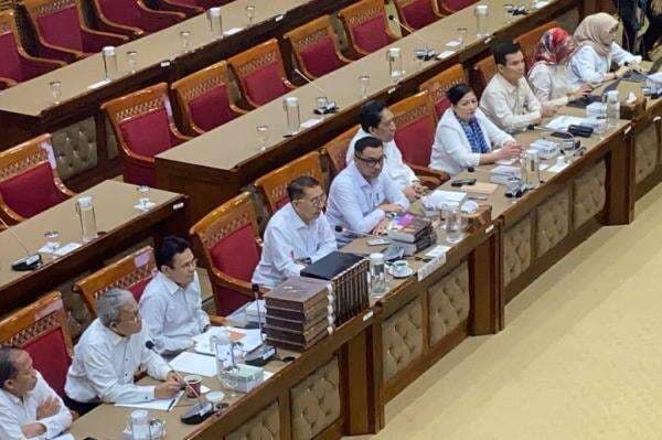 Tak Ada Istilah Orde Lama di Penulisan Ulang Sejarah, Ini Kata Fadli Zon Tak Ada Istilah Orde Lama di Penulisan Ulang Sejarah, Ini Kata Fadli Zon