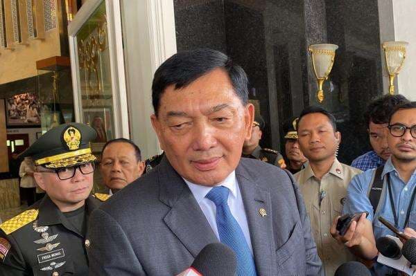 Menhan Sjafrie: TNI Tak Perlu Membentuk Angkatan Siber Menhan Sjafrie: TNI Tak Perlu Membentuk Angkatan Siber