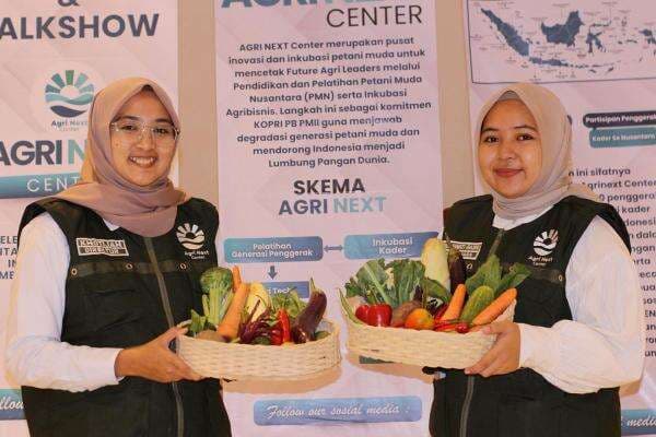 Menyongsong Lumbung Pangan Dunia lewat Pusat Inkubasi Petani Muda Menyongsong Lumbung Pangan Dunia lewat Pusat Inkubasi Petani Muda