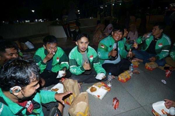 Merajut Kebersamaan Ramadan Bersama Ratusan Pengemudi Ojek Online Merajut Kebersamaan Ramadan Bersama Ratusan Pengemudi Ojek Online