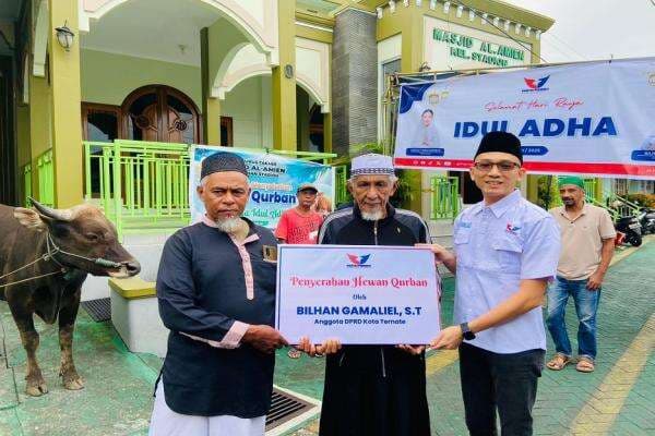 Meriahkan Program Perindo Iduladha Fest 1.000.000 Kantong Kebahagiaan, Bilhan Gamaliel Salurkan Hewan Kurban di Ternate Meriahkan Program Perindo Iduladha Fest 1.000.000 Kantong Kebahagiaan, Bilhan Gamaliel Salurkan Hewan Kurban di Ternate