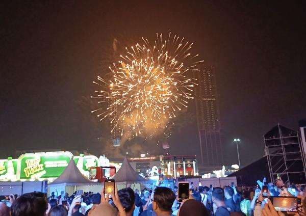 Meriahnya Pesta Kembang Api di PRJ Rayakan HUT Ke-498 Jakarta Meriahnya Pesta Kembang Api di PRJ Rayakan HUT Ke-498 Jakarta