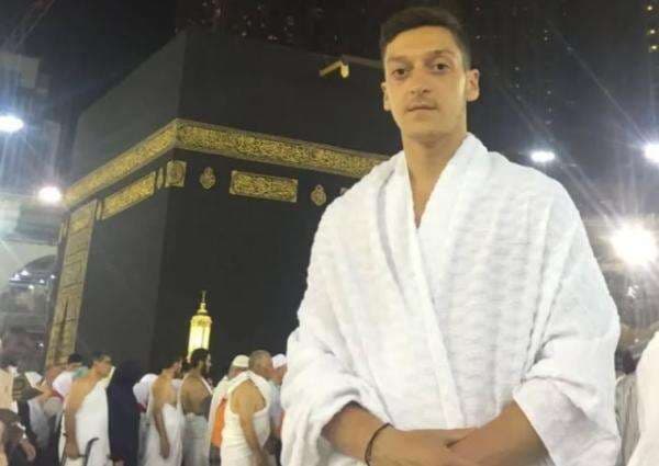 5 Pesepakbola Top yang Pernah Naik Haji, Nomor 3 Mantan Bintang Real Madrid 5 Pesepakbola Top yang Pernah Naik Haji, Nomor 3 Mantan Bintang Real Madrid