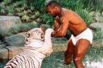 Mike Tyson dan Harimau Posesif yang Nyaris Bikin Rumah Hancur Mike Tyson dan Harimau Posesif yang Nyaris Bikin Rumah Hancur