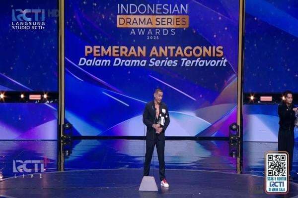 Miller Khan Sabet Penghargaan Pemeran Antagonis Terfavorit di IDSA 2025 Miller Khan Sabet Penghargaan Pemeran Antagonis Terfavorit di IDSA 2025