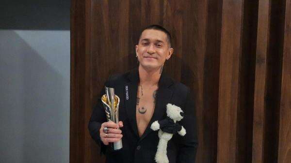 Miller Khan Tak Menyangka Raih Pemeran Antagonis Terfavorit di IDSA 2025 Miller Khan Tak Menyangka Raih Pemeran Antagonis Terfavorit di IDSA 2025