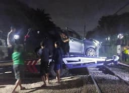 Minibus Tertabrak KRL di Cibinong, Polisi: Disebabkan Kurang Rambu-Rambu Peringatan